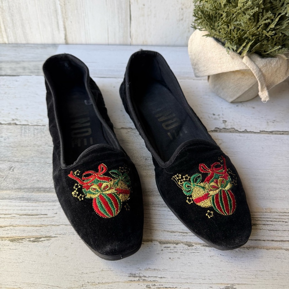 Vintage 80s/90s Gitano Black Embroidered Christmas Holiday Flats Shoes Size 8.5